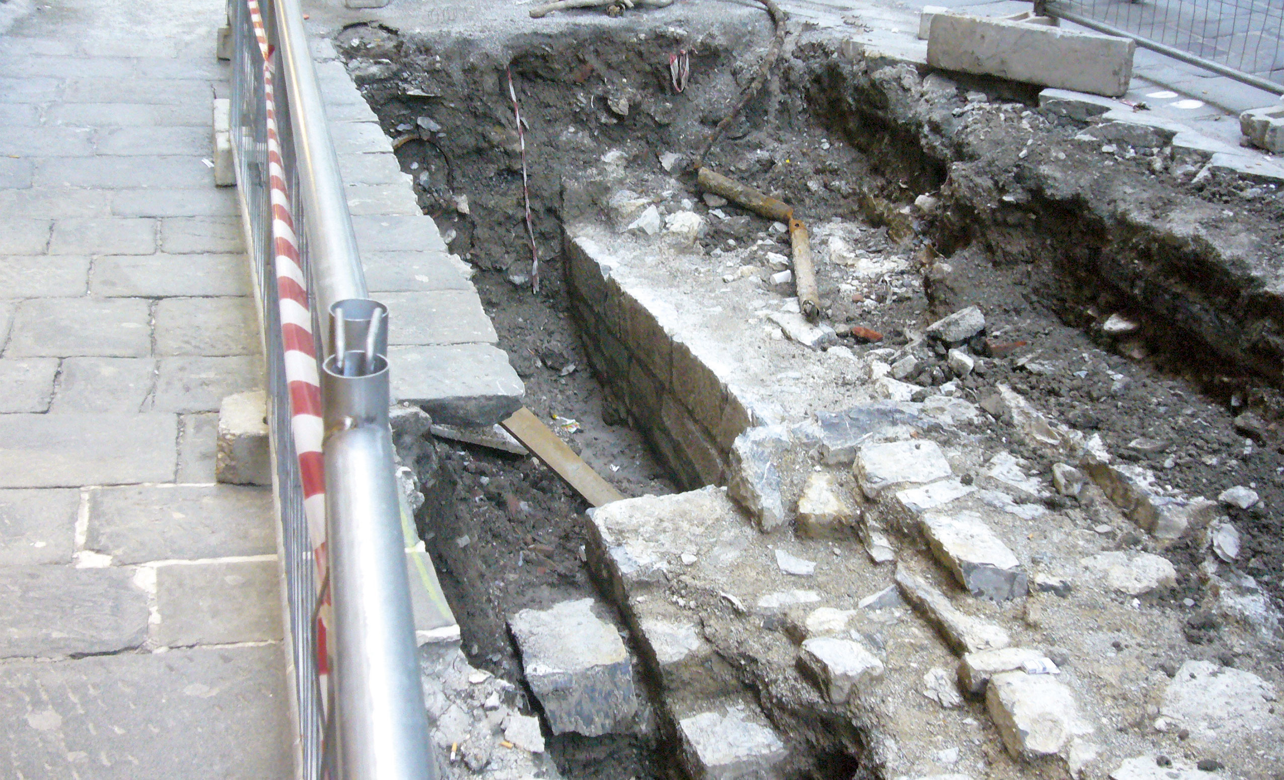 Comune di Genova. Rio Sant’Anna, via Degli Orefici. Scavi archeologici propedeutici ai lavori di scavo