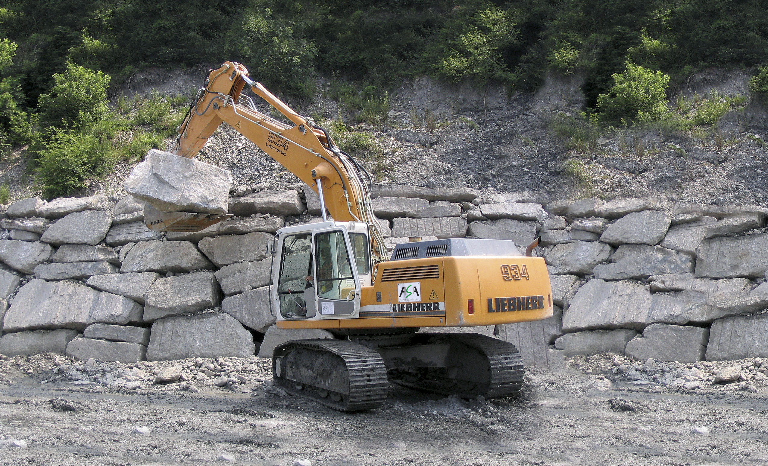 Regione Liguria. Comune di Busalla. Costruzione scogliera d’argine nel torrente Scrivia