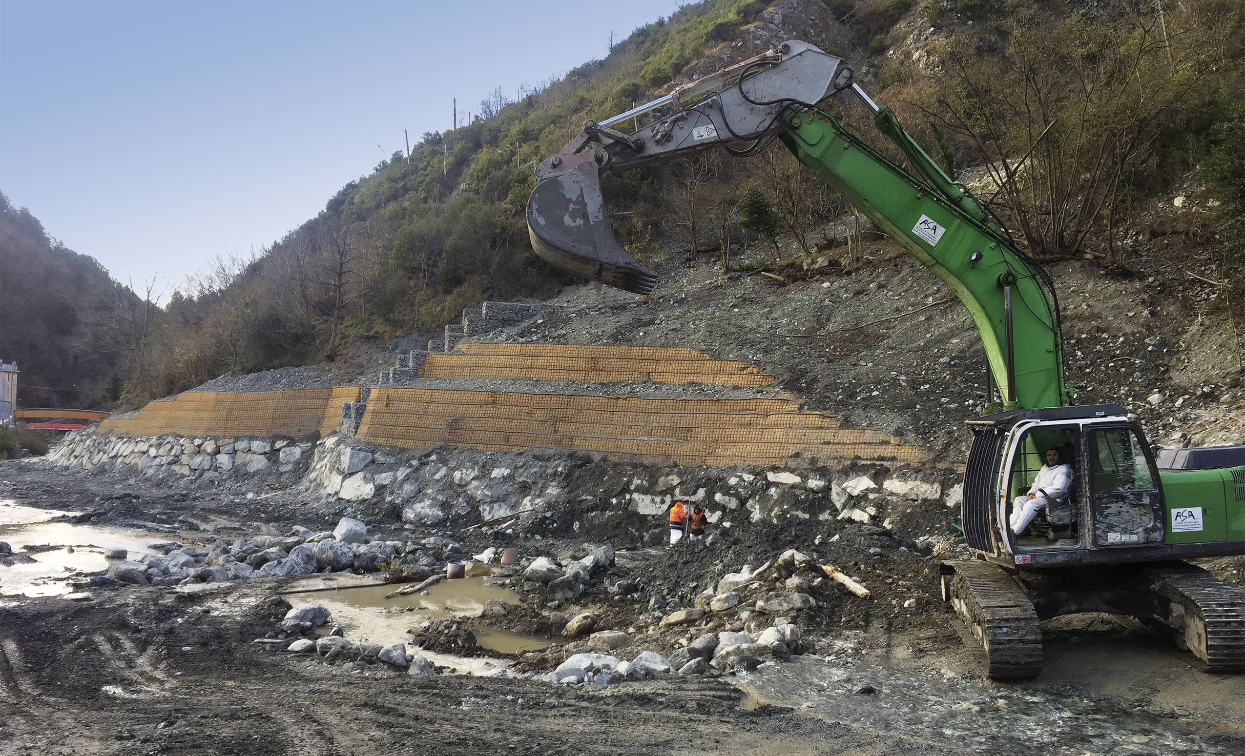 Comune di Genova. Opere idrauliche e strutturali di arginatura del torrente Varenna e costruzione della nuova passerella pedonale in località San Carlo di Cese