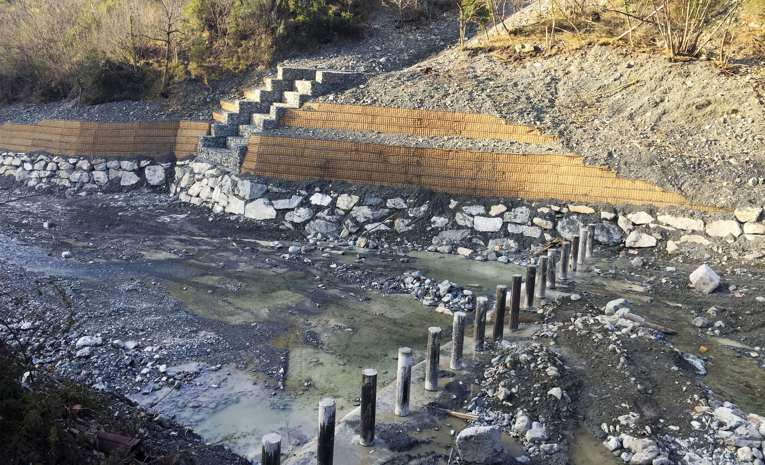 Comune di Genova. Opere idrauliche e strutturali di arginatura del torrente Varenna e costruzione della nuova passerella pedonale in località San Carlo di Cese