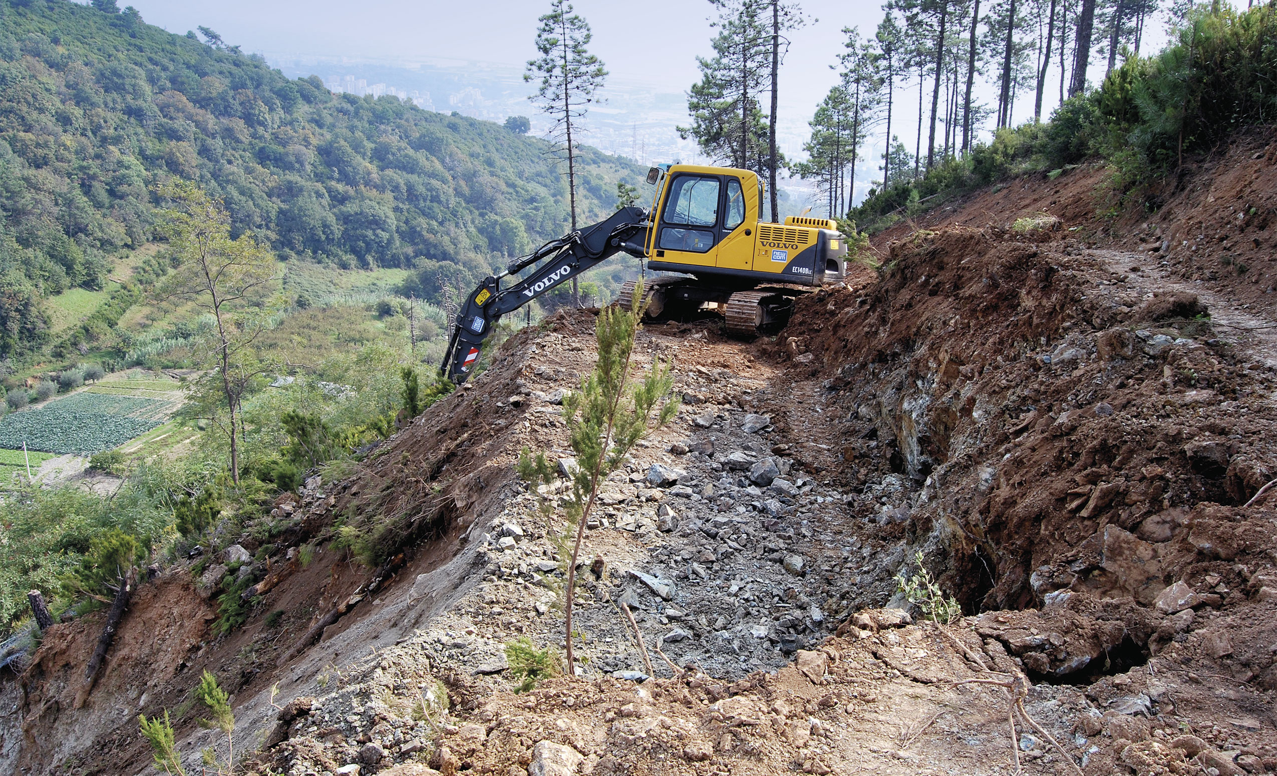 Comune di Genova. Opere idrauliche e strutturali di arginatura del torrente Varenna e costruzione della nuova passerella pedonale in località San Carlo di Cese