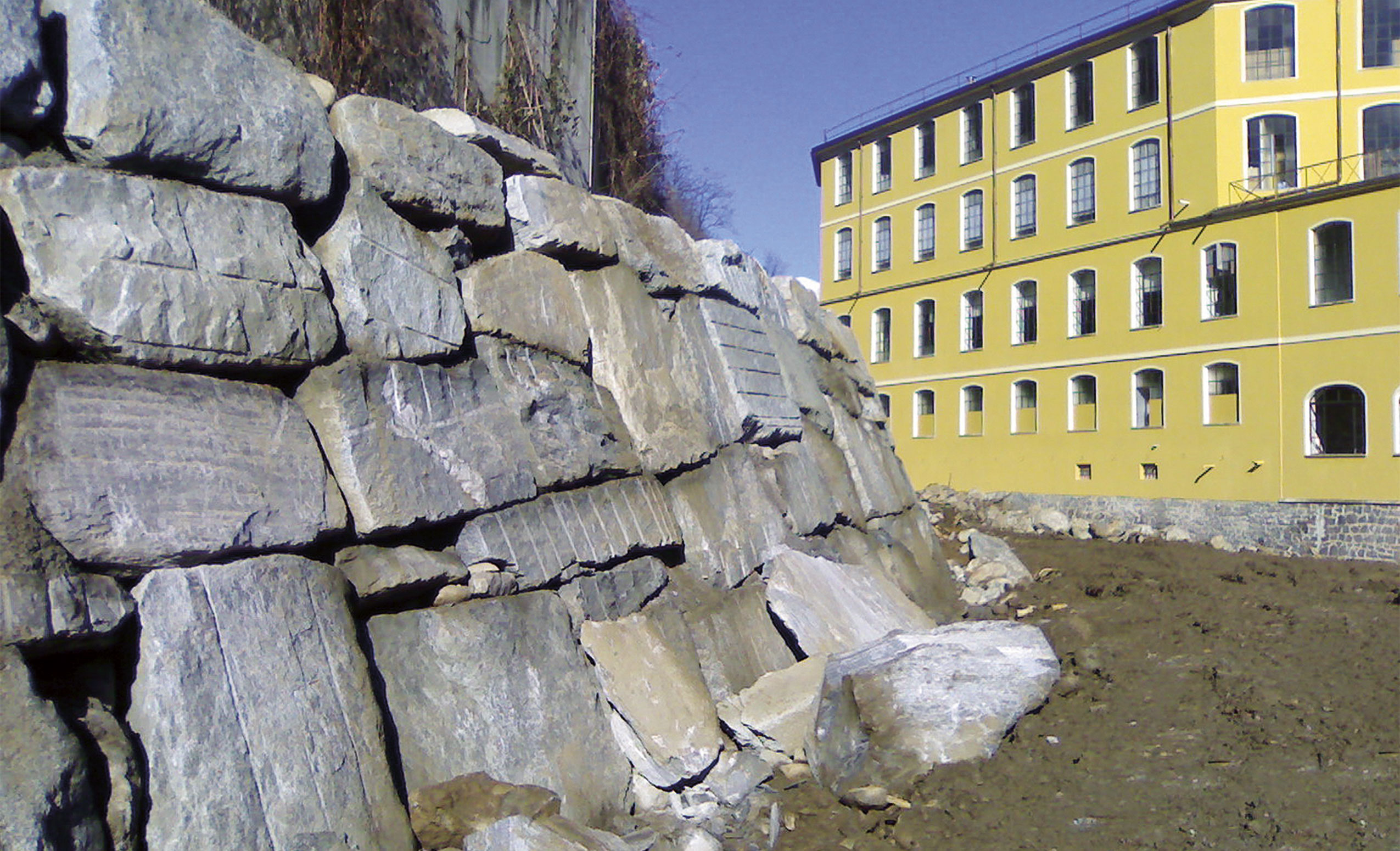 Comune di Biella. Sistemazione idraulica e costruzione di argine in scogliera sul torrente Cervo